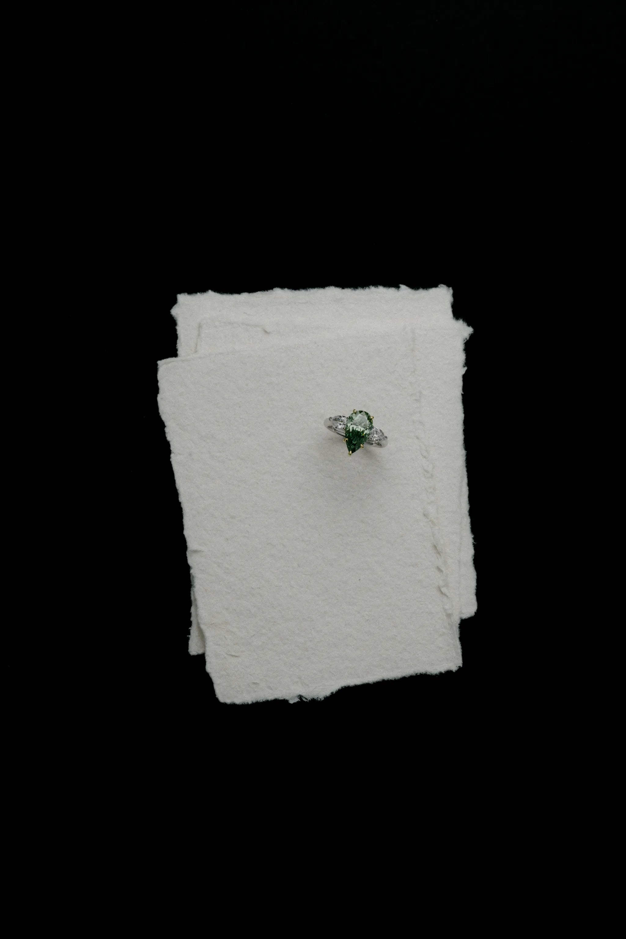 Aura Trilogy Pear Ring Green Diamond